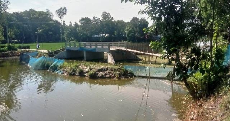 a-culvert-built-on-a-canal-in-gaibandha-cannot-be-used-by-people-as-there-is-no-approach-road-on-its-two-sides-8c5a6be3c64383d45f0409453c04b3f01757734474.jpg