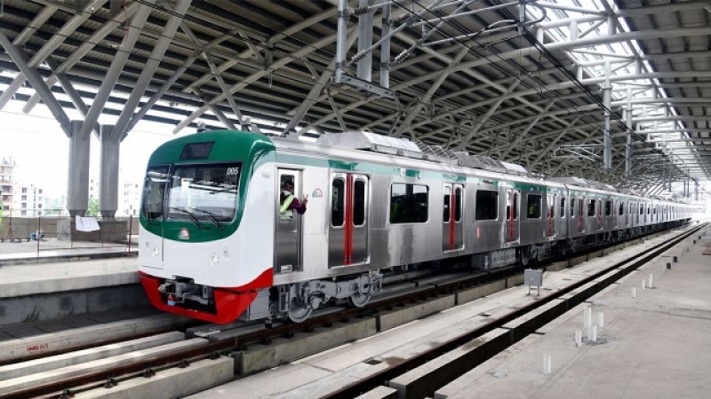 metrorail-train-bb5fa311ef516bebbcd426b55e2c75441761493937.jpg