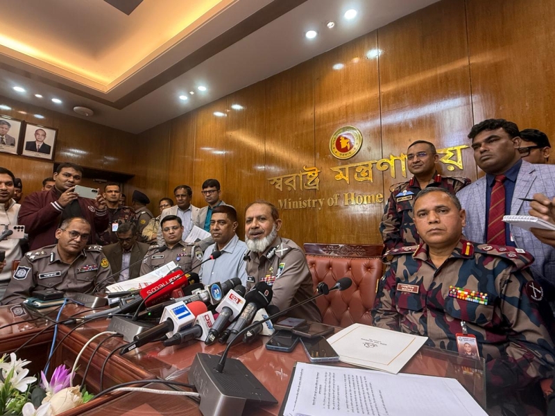 additional-inspector-general-of-police-igp-khandaker-rafiqul-islam-addressing-a-press-conference-at-the-home-affairs-ministry-on-sunday-a5d9628d4c0dc7f6b37dac3e3da1eeb51766332990.jpg