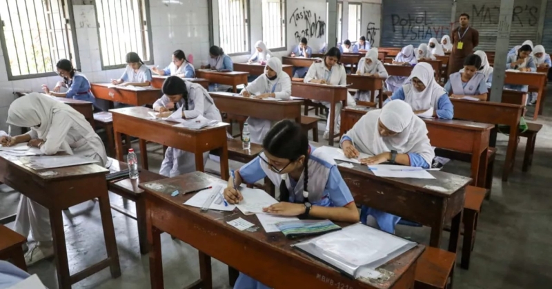 students-appearing-at-the-ssc-examination-at-a-centre-in-dhaka-city-93b179989866c8e3d4995d2cdbdbf0231777178268.jpg