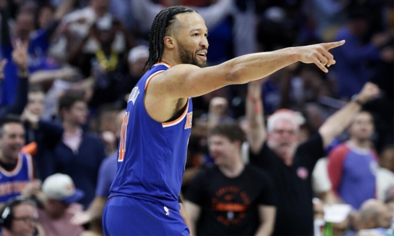 knickssweeppast76ersintonbaeasternconferencefinals-ezgif-cd7d534f1f9c72dc299921feeeadb4ec1778483452.jpg