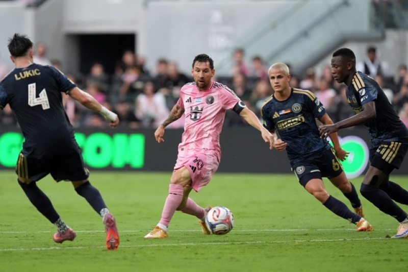 inter-miami-forward-lionel-messi-10-comes-under-pressure-from-philadelphia-union-midfielders-in-an-mls-soccer-match-sunday-may-24-2026-in-miami-bdd2bf3f4a25864b8dc663a3b6c6aed71779683519.jpg