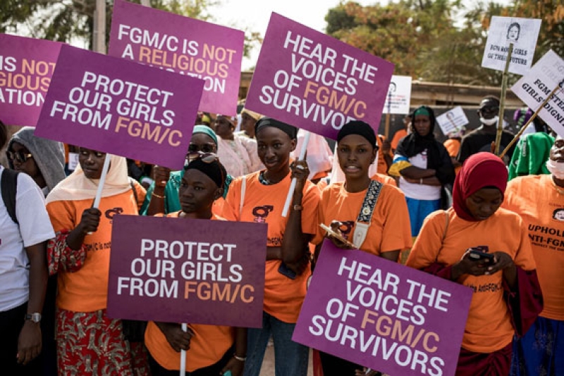 anti-fgm-activists-protests-outside-the-national-assembly-in-banjul-the-gambia-on-18-march-2024-as-lawmakers-discuss-a-bill-seeking-to-lift-the-ban-on-fgm-9b31e763c6f6a2b652eda910d87b03b51785846059.jpg