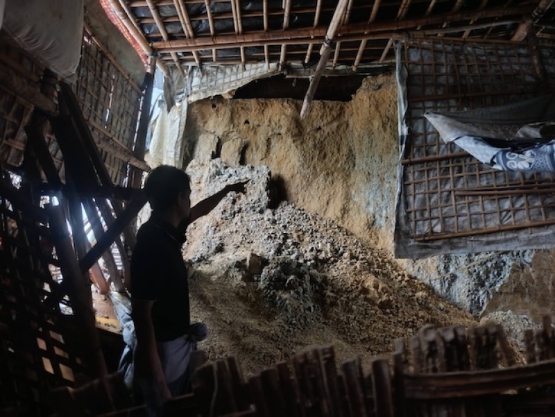 refugee-house-damage-5d402d17427fa0b285598d5f67f334101786012860.jpg