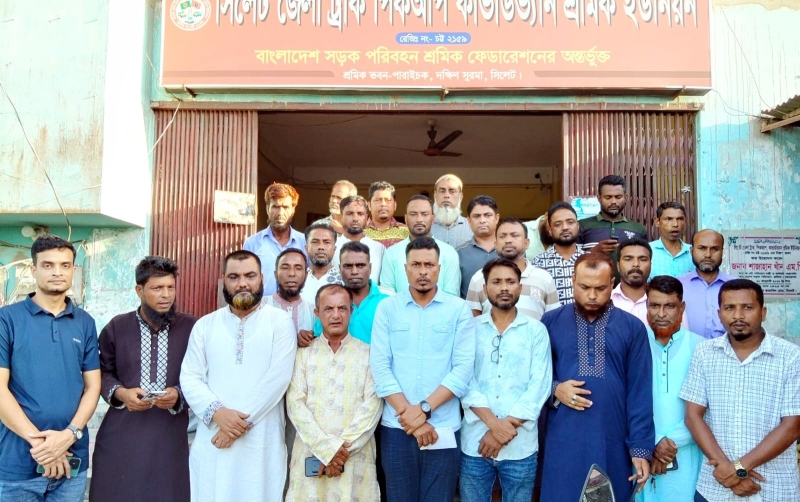truck-puckup-and-covered-van-workers-on-saturday-called-stike-demanding-withdrawal-of-toll-on-all-bridges-in-four-sylhet-routes-4fed31ea72cc200bfa43a46809c297e31786812862.jpg