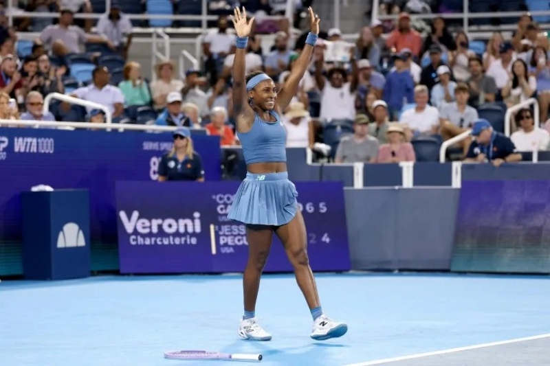 gauffpowerspastpegulatowinusopenwarm-upincincinnati-ezgif-461d351939c58f077874f13b697d79851787554236.jpg