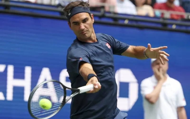 federerlooksforwardtobriefreturntoarthurashestadium-ezgif-41fa2c3c940b470d2ae14a95404b63121787640155.jpg