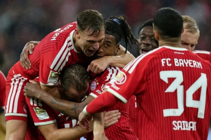 bayernsteamrollstuttgartinbundesligaopener-ezgif-fc47de78e8d268f9434c114f6ffee0de1787987277.jpg