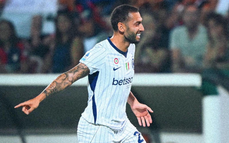 calhanoglufiresintertonervycagliariwincomostunnapoli-ezgif-2bcb57168d6a8284a75cb629188ab9bd1788175563.jpg