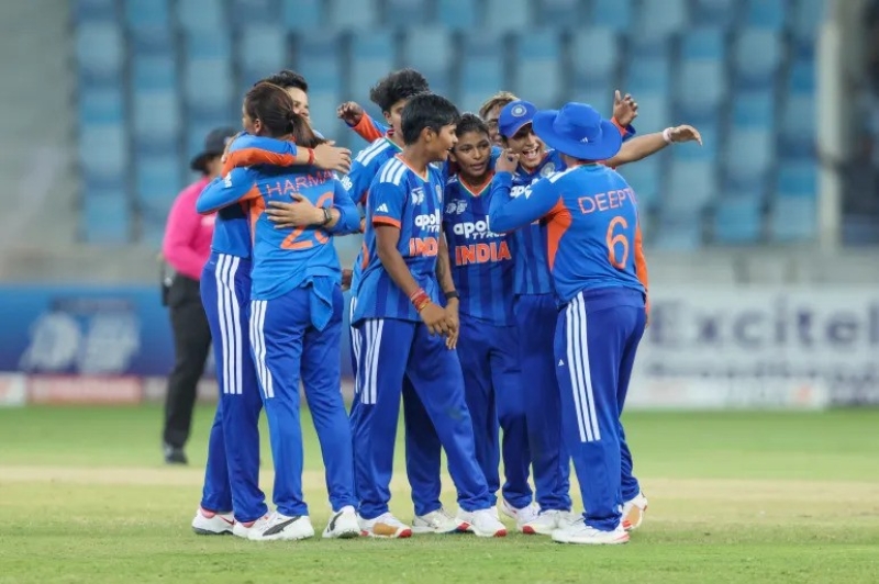 indiacricketersrefuseasiacuptrophyfromtoppakistanofficial-ezgif-446cdb7e861dcf9d50cc846e080a18b91789369100.jpg