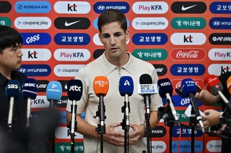 newcoachwontuseaiinbidtomakesouthkoreafanshappy-ezgif-11949caab581b3d08ea5f12e9251e18d1789368960.jpg