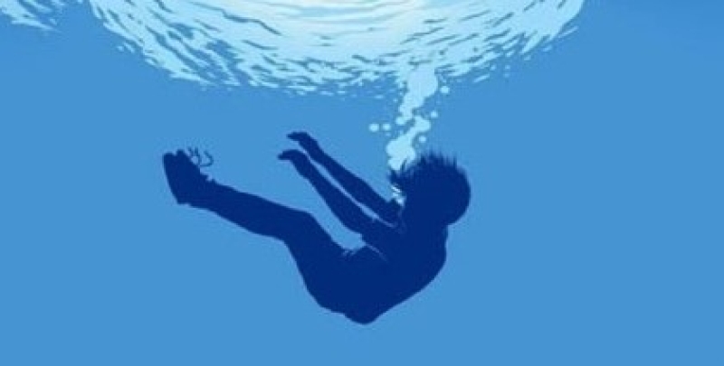 drowning-d498ff1276820f47b76eccf7b40bf4461789529525.jpg