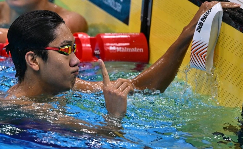 teenswimmermakesgameshistoryasthaichinesesprinterswingold-ezgif-6346c328151c8f9bd871fa571541cedc1790360823.jpg