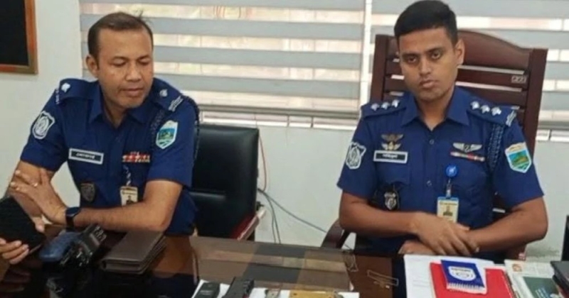 sirajganj-police-brief-reporters-of-the-arrest-of-a-man-and-his-son-allegedly-for-the-possession-of-a-foreign-made-pistol-301eb030aa788b7fa9a1d12e83bc405a1790564593.jpg