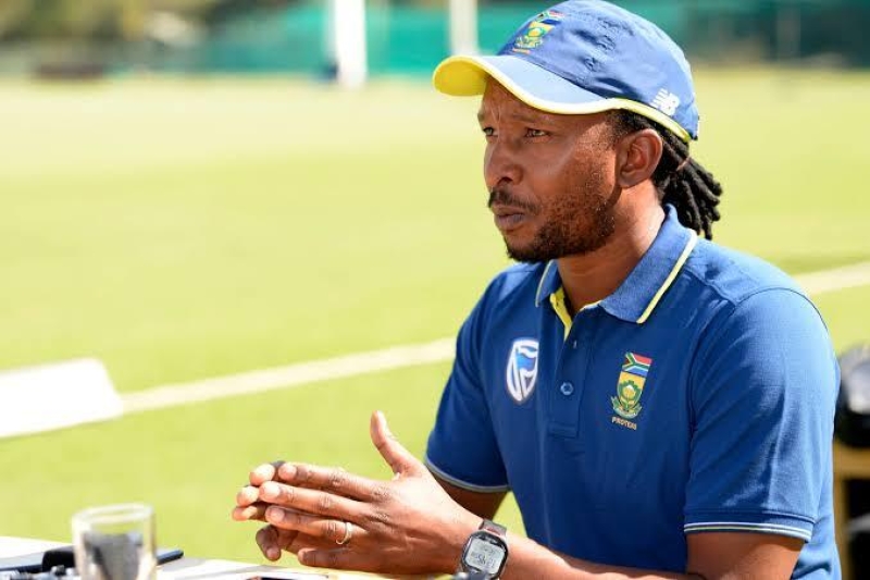 malibongwemaketanamednationalcricketteamassistantcoach-ezgif-d8f7044d3b1639aef95f15a488f7edc31790961399.jpg