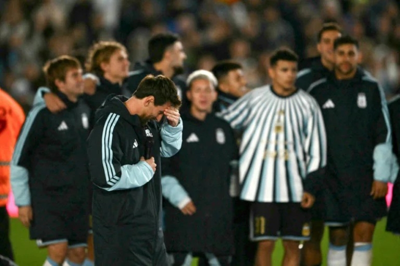 messisaysargentinaretirementissaddestdayofmycareer-ezgif-10252497580fc264438ddb6b7bf567361791356893.jpg