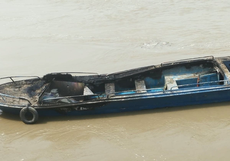 one-of-the-two-speedboatd-gutted-in-fire-over-rivalry-beteen-pirate-gangs-in-kushtia-0ce0b9efc4c14b9cae6e3d525374d20a1791783080.jpg