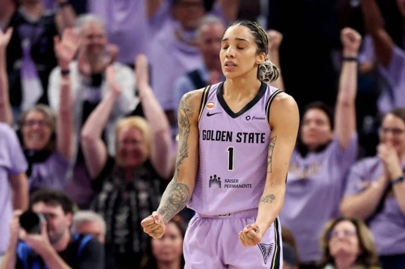 williamsliftsvalkyriespastdreaminwnbafinalsopener-ezgif-a0be09d47dea393038110b97c665b5ec1792342927.jpg