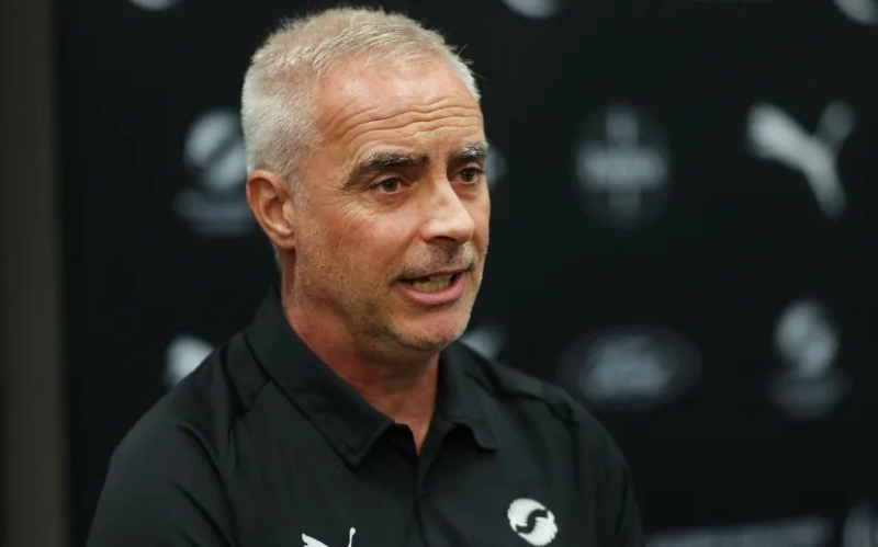 ezgif-darren-bazeley-to-stand-down-as-new-zealand-head-coach-0ab96350a3f6a9f83bcce7d37bf07ee41792826983.jpg