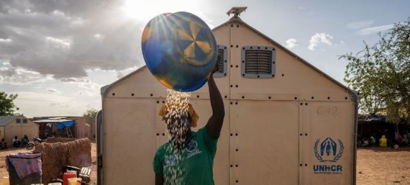 migration-an-internally-displaced-woman-prepares-food-for-her-family-in-burkina-faso-b1d0d399a1be05f69ce8e39d7c3369981642177318.jpg