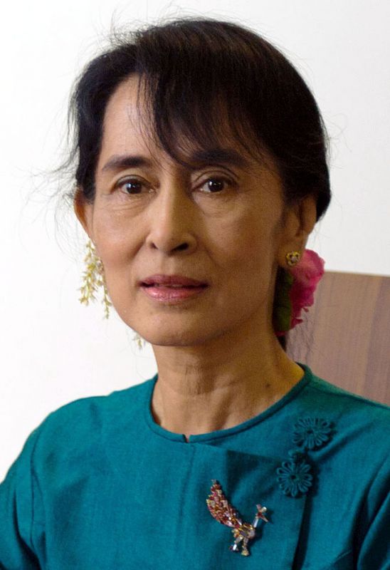 640px-aung_san_suu_kyi_december_2011-590bb5cf295b44e049b9a7c0276299971653404780.jpg