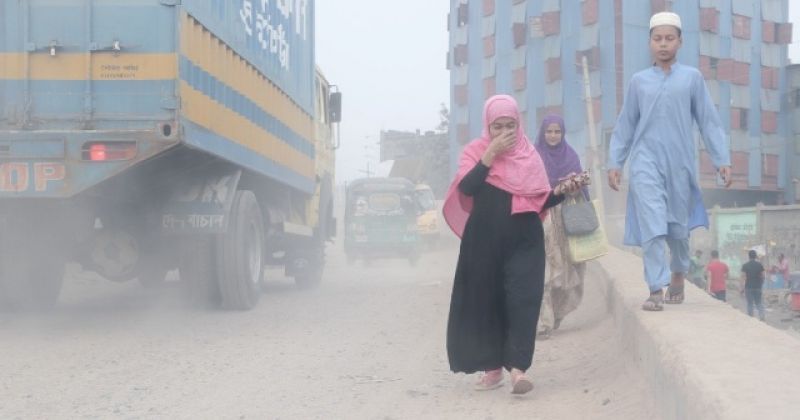 air-pollution-pedastrians-suffer-as-a-dhaka-road-is-blanketed-by-smoke-and-dust-e60a11f2aa3ed2290036aa0f347755311646121523-fad199ba6fbe2bd3bde804ea7adf42161653641857.jpg