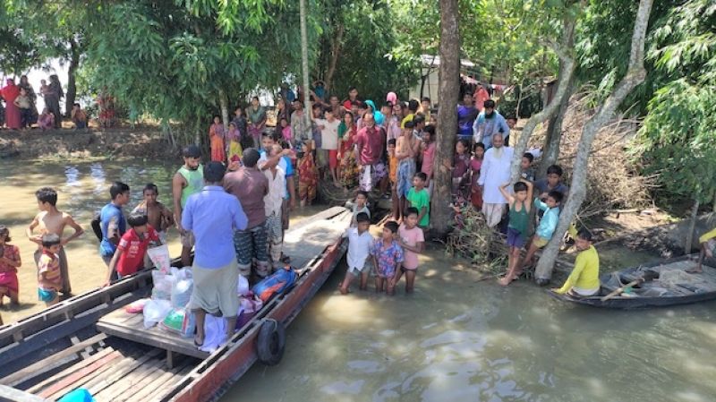 relief-workers-bring-supplies-to-stranded-communities-following-devastating-floods-in-bangladesh-65e677d0ae13a1d4688169020edb8c571656441611.jpg