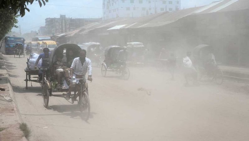 air-pollution-on-a-dhaka-street-91da2134b50003e4e2c815b89d08e7641664088243.jpeg