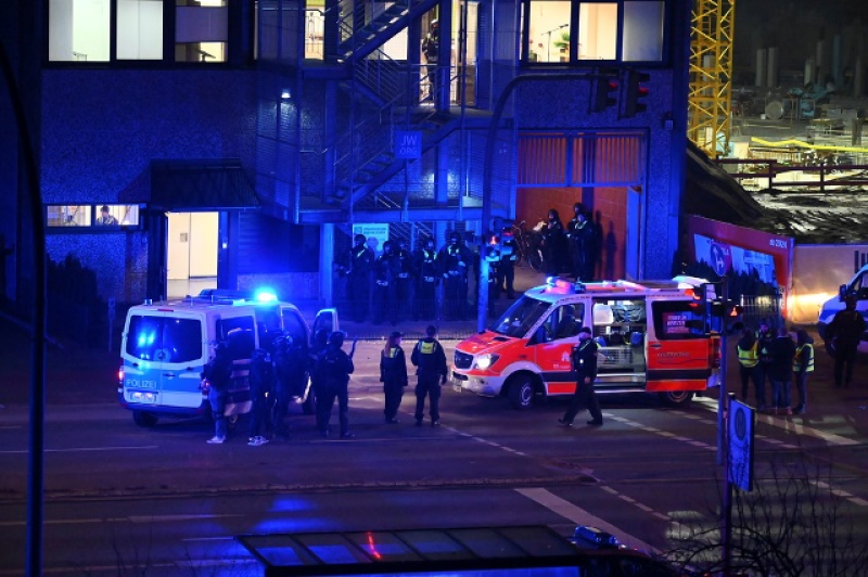 armed-police-officers-near-the-scene-of-a-shooting-in-hamburg-germany-on-thursday-march-9-2023-after-one-or-more-people-opened-fire-in-a-church-231d761027820ff4c81788854027b1861678425910.jpg