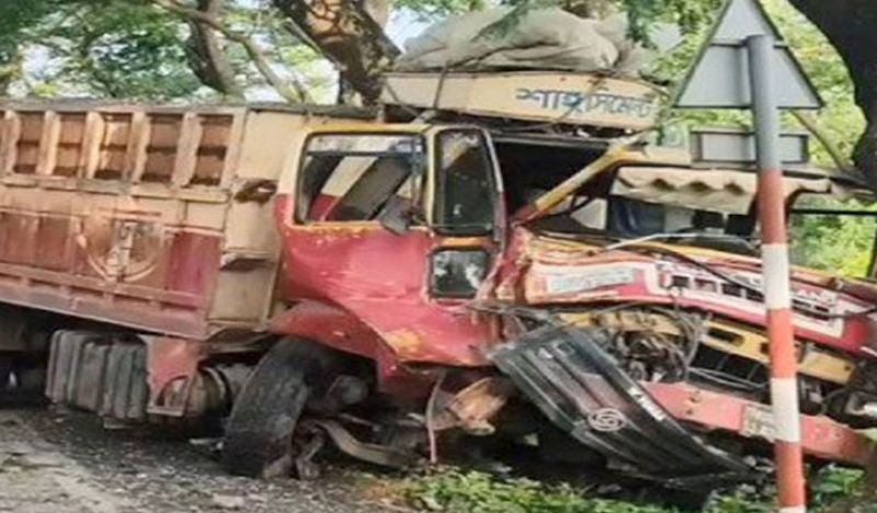 truck-accident-on-teknaf-coxs-bazar-highway-6737612f5ec2828d168d971b3b73ab451679323151.jpg