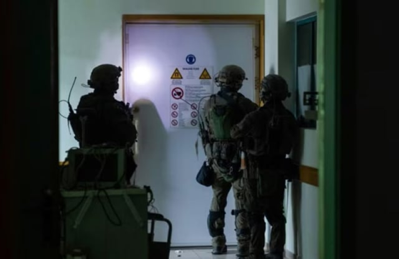 israeli-troops-in-al-shifa-hospital-in-gaza-dbb22849d0d8f2850be23f9e5499b6dd1701278959.jpg