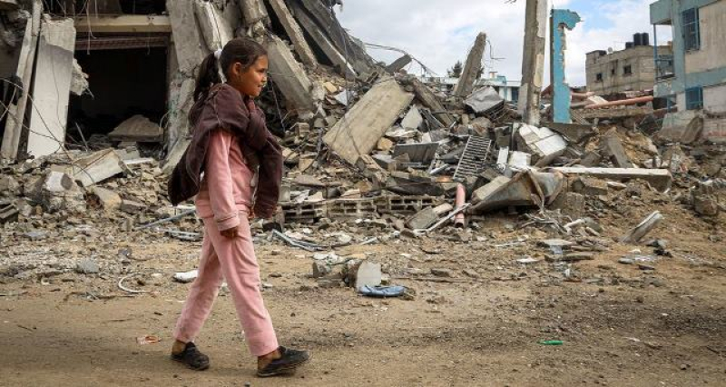 a-young-girl-walks-through-destroyed-streets-in-khan-younis-in-the-southern-gaza-strip-0eabeebf0169e19ec91f91f3524571591711557007.jpg
