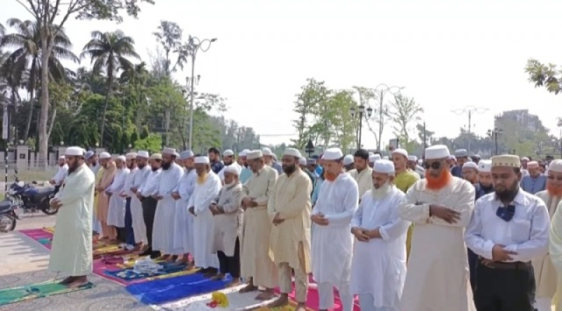 namaz-e-istisqua-offered-in-patuakhali-for-rainfall-on-thursday-78ac0c5d57c07a29531856b1d259b8641714069114.jpg