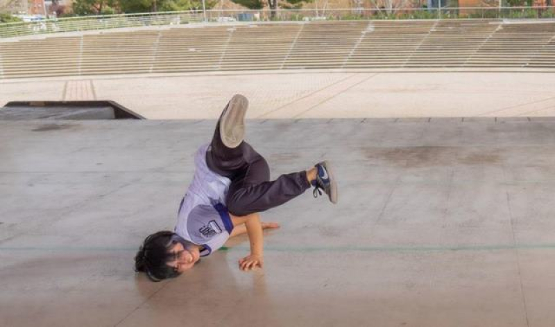 afghanistans-first-female-breakdancer-manizha-talash-practises-during-a-training-session-87140b08016e412d3fe6b0c9cf71233f1714673037.jpg