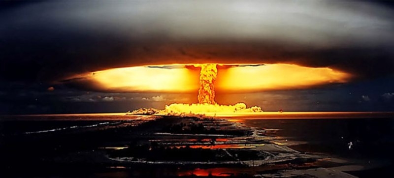 a-nuclear-test-is-carried-out-on-an-island-in-french-polynesia-in-1971-d7ae0079af3f33d747926b273c14847d1725682240.jpg