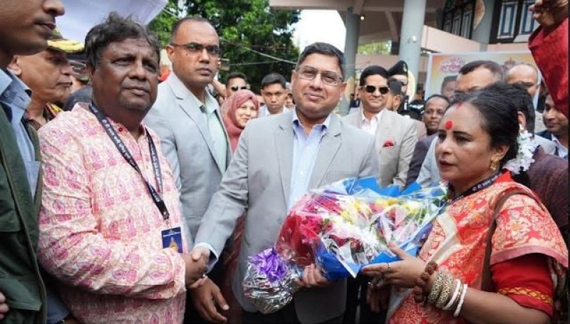 chief-of-army-staff-general-waker-uz-zaman-chief-of-naval-staff-admiral-m-nazmul-hassan-and-chief-of-air-staff-air-marshal-hasan-mahmood-khan-visited-ramna-kali-temple-on-friday-fa3b0bdd797f0127f099a703836a5d7c1728704890.jpg