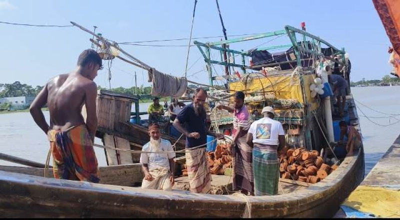 fishermen-were-preparing-to-sail-to-the-bay-on-saturday-afternoon-69a464cb2f48ecec1966d0642bba83b31735834590.jpg