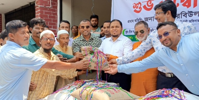 free-seed-and-fertilizer-was-distributed-among-900-marginal-farmers-in-kalapara-on-tuesday-29-april-2025-1625dbe3f918e65934f5e6c067d9933c1745949417.jpg