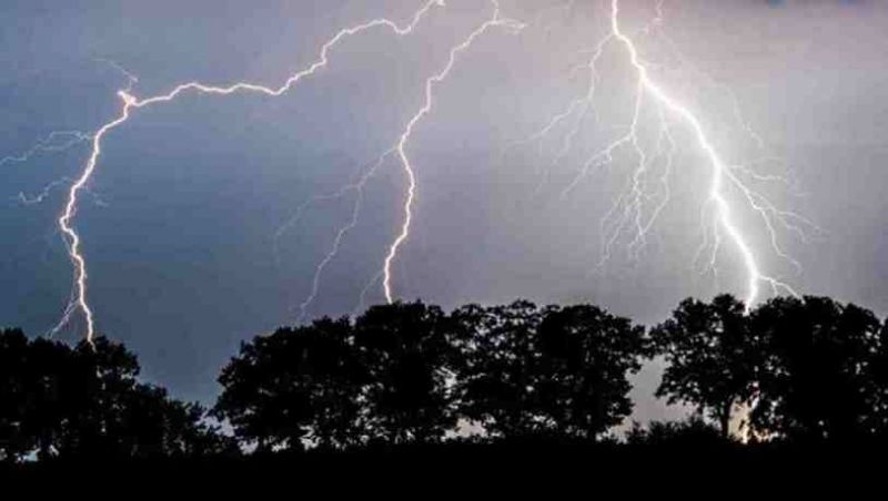 lightning-strike-c855149535f3479bc5413583b2664ddd1745864467.jpg