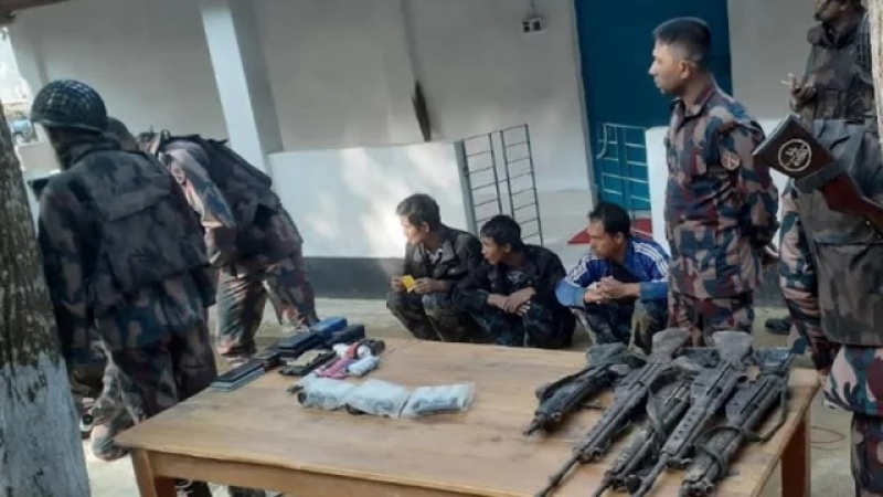 myanmar-border-guard-police-take-refuge-with-bgb-at-coxs-bazaar-7759a6154859c87360739d8ebae0c4bd1745990079.jpg
