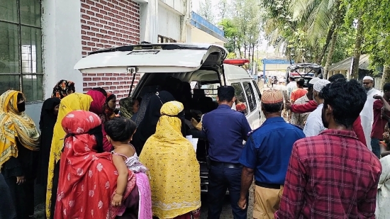 body-of-2-year-old-maria-being-carried-in-an-ambulence-065493ec066bf7aa48905d5b320ec3151746728190.jpeg