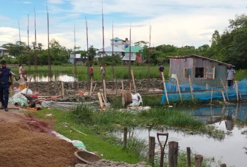 illegal-structure-on-an-occupied-canal-d0ca2b55dfd94564677b562703130b351748371586.jpg