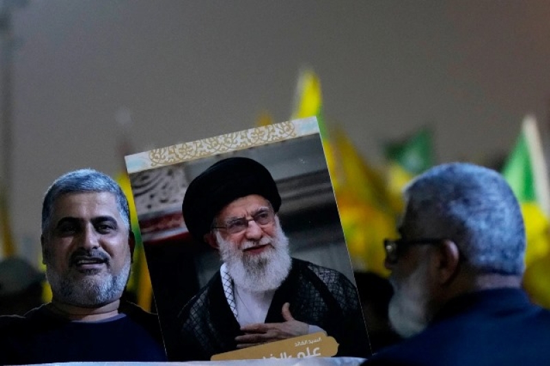 iranian-supreme-leader-ali-khamenei-with-two-other-leaders-6b1b6f5d8b2ad1501ccc6ddfff33410c1750303488.jpg