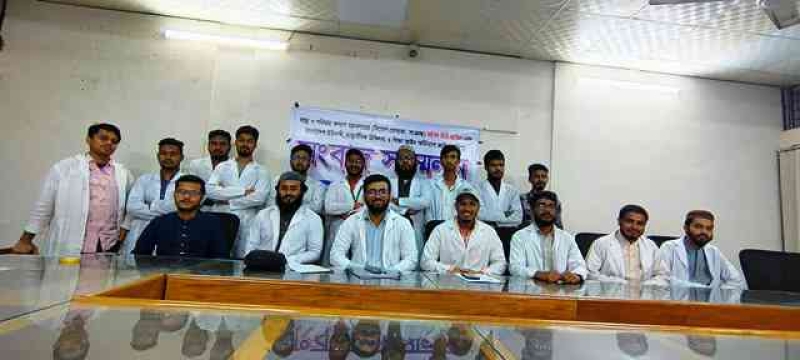 students-of-govt-unani-and-ayurvedic-college-held-a-press-conference-on-thursday-night-b145024f158ad53d68f7f8d5838d721c1751653331.jpg