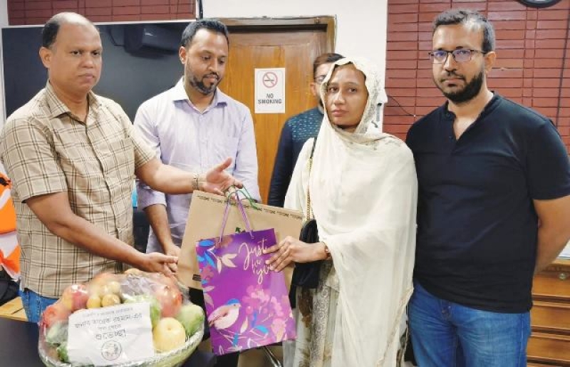 acting-chairman-of-bnp-virtually-met-mother-of-shaheed-abdullah-bin-zahid-and-assured-to-stand-by-the-family-for-the-treatment-of-her-son-zishan-cbd01e5f1f27689360c411f5c3a6431a1751740265.jpg