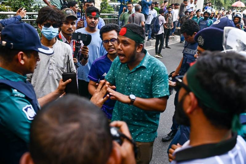 quota-protesters-at-shahbagh-on-tuesday-unb-b807b083f2c7f189f649d768ec6381a91751877920.jpg