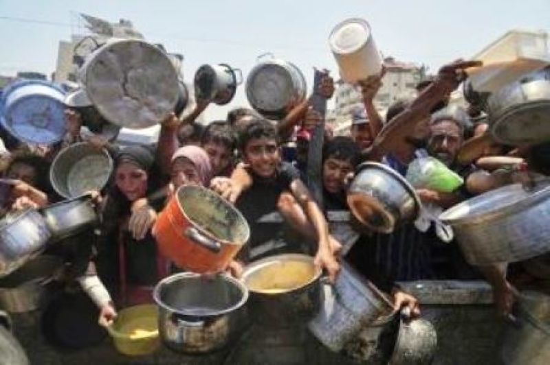 gazans-crowd-an-aid-hub-for-food-c3aab3e61377890a2e6d13d8ec86375c1753595753.jpg